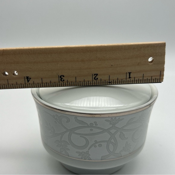 Chris Madden Montalira Gold JC Penney Home Porcelain Sugar Bowl w/ Lid 2.5”x4” - Picture 2 of 13